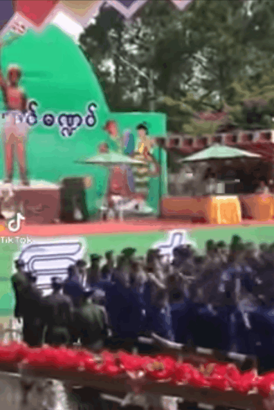 14일(현지시간) 미얀마 최대 축제인 띤잔을 맞아 만달레이의한 사관학교에서 생도들이 축제를 즐기고 있다./출처=유튜브