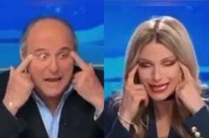 방송 중 눈을 찢는 동작을 취한 이탈리아 TV 프로그램 진행자./출처='다이어트 프라다' 인스타그램