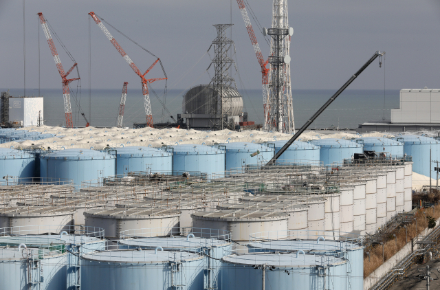 일본 후쿠시마 원전 오염수를 담은 탱크들. /EPA연합뉴스