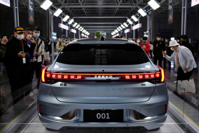 지난 15일 중국 저장성 닝보에서 지리자동차의 전기차가 생산되고 있다. /로이터연합뉴스