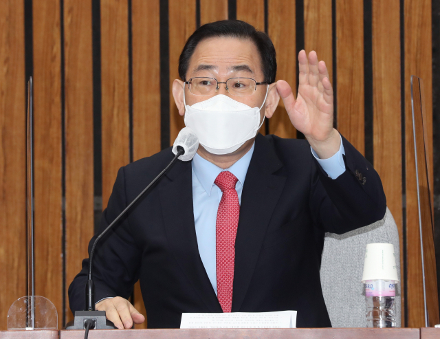 국민의힘 주호영 당 대표 권한대행이 13일 서울 여의도 국회에서 열린 원내대책회의를 주재하고 있다. /연합뉴스