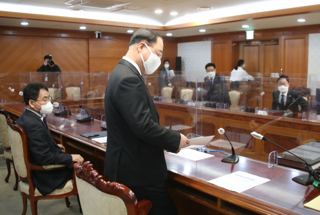 홍남기 총리직무대행, '부동산투기 수사에 박차 가해야'