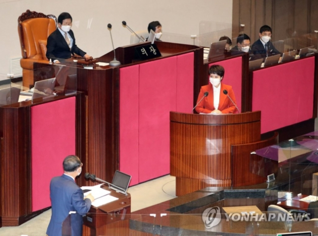 홍남기·김은혜 '설전'... '왜 안되는지 살펴봤나' VS '자리를 바꾸자'