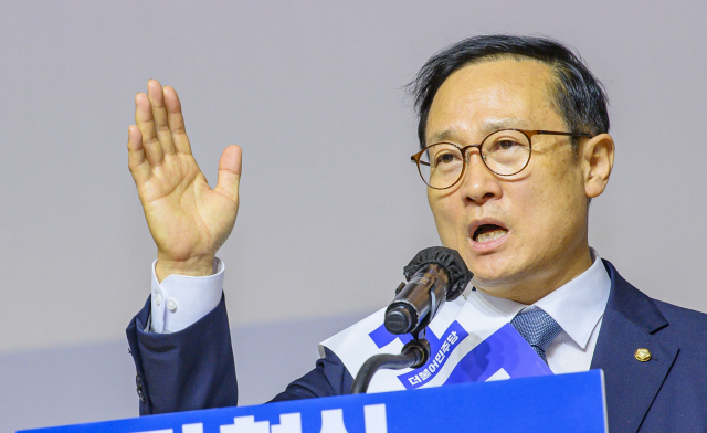 홍영표 '이상직 체포동의안 가결은 '내로남불'결별 선언'