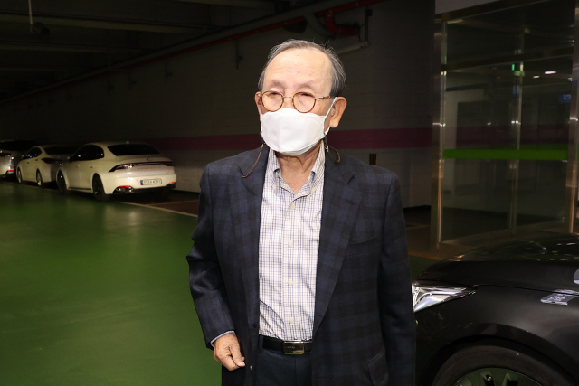 한국타이어家 경영권 분쟁 속 법원 출석한 조양래 회장