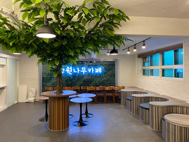 서울 노원구의 ‘뚝딱프로젝트’로 청원고등학교에 조성된 카페 모습. /사진 제공=노원구