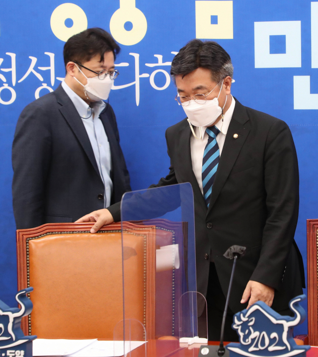 서울 아파트 가격 상승에…홍익표 “吳 재건축 완화 탓”
