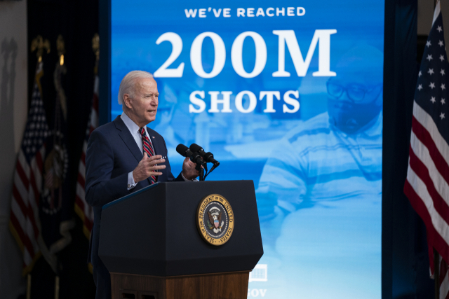 조 바이든 미국 대통령이 21일(현지시간) 워싱턴DC의 백악관에서 코로나19 백신에 대해 연설하고 있다. /AP연합뉴스