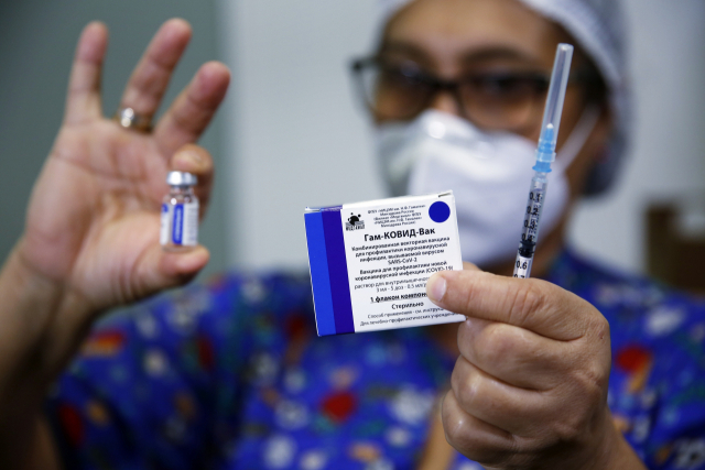 국내 도입 검토 러시아 백신, '몇 주 안에 WHO 승인 받을 것'
