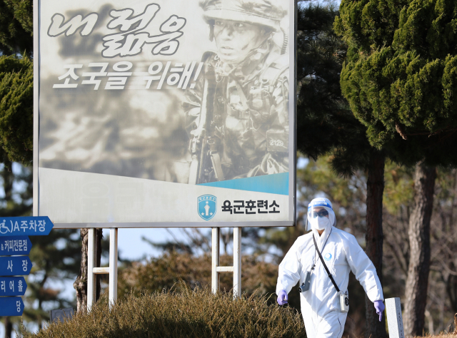 지난해 코로나19 집단감염이 발생한 육군훈련소 모습./논산=연합뉴스