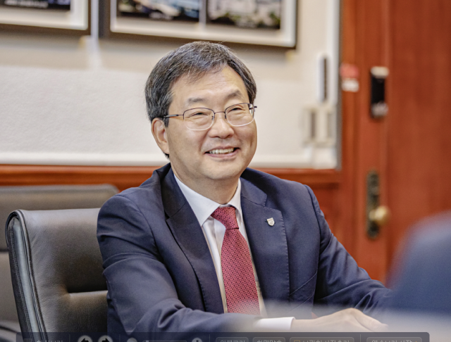 정진택 고려대 총장이 26일 서울경제와의 인터뷰에서 “고려대가 이공계와 의대의 연구개발(R&D) 역량이 크게 높아졌다