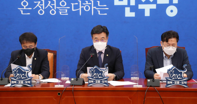 윤호중 '민생은 임기 없어...이해충돌방지법 등 4월 내 통과시킬 것'