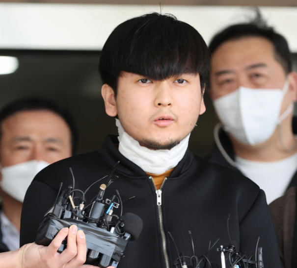 김태현이 지난 9일 오전 검찰로 송치되기 위해 서울 도봉경찰서에서 나오고 있다./오승현 기자