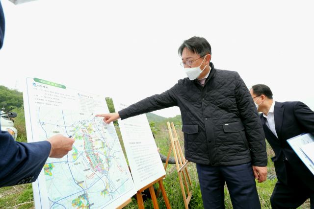 김현준 LH 사장이 28일 경기도 광명·시흥지구 현장을 점검하고 있다./사진제공=LH