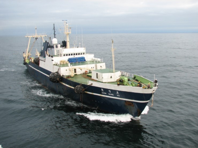 러시아 해역에서 조업하는 국내 트롤어선 / 사진제공=해양수산부