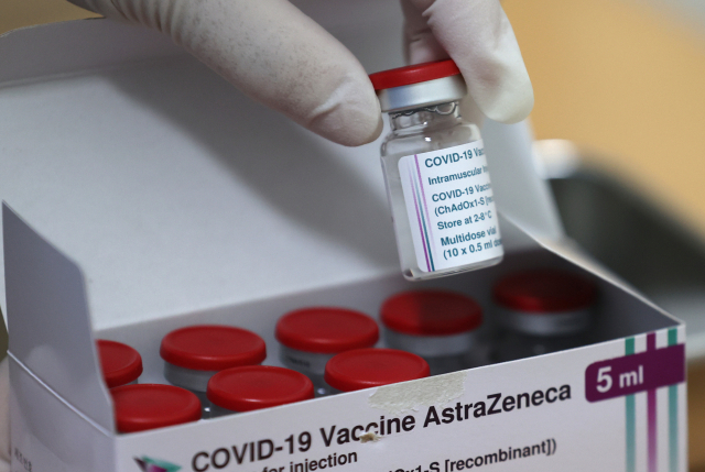 AZ 백신 접종 20대 공무원 '중증 재생불량성 빈혈' 진단…골수 이식 필요