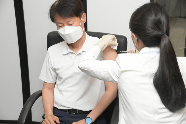 '식약처가 허가한 백신…국민들께서 안심하고 접종해달라'