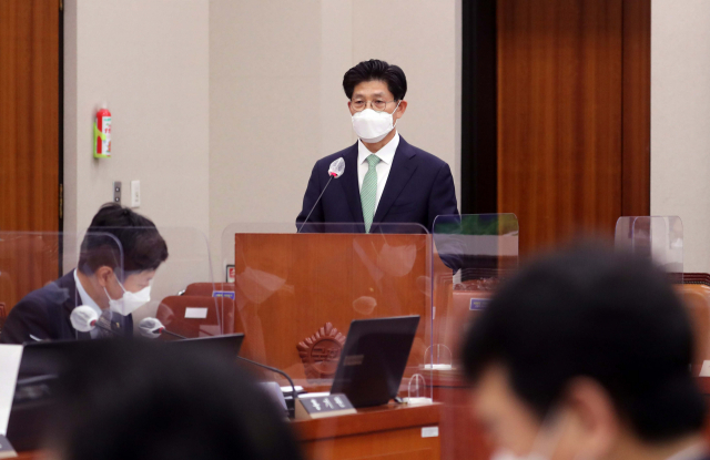 노형욱 국토교통부장관 후보자가 4일 오전 서울 여의도 국회 국토교통위원회에서 열린 인사청문회에 출석해 발언하고 있다. /권욱 기자 2021.05.04