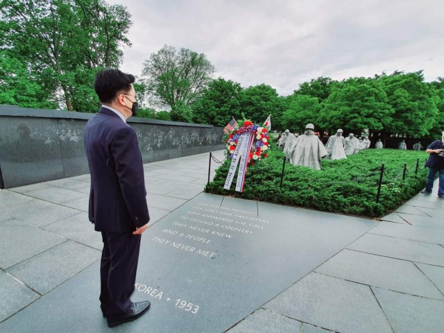 미국 워싱턴 '한국전쟁 참전용사 기념공원' 찾은 황교안 전 대표./황교안 페이스북 캡쳐