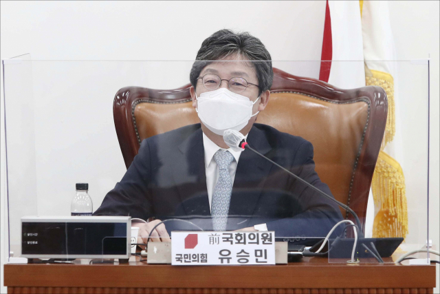유승민 전 의원이 6일 오전 서울 여의도 국회에서 열린 국민의힘 초선모임 '명불허전 보수다'에서 국민 신뢰를 얻기 위한 당 개혁을 주제로 강연을 하고 있다./권욱 기자