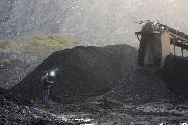중국 안후이성의 한 석탄 야적장 모습. /AP연합뉴스