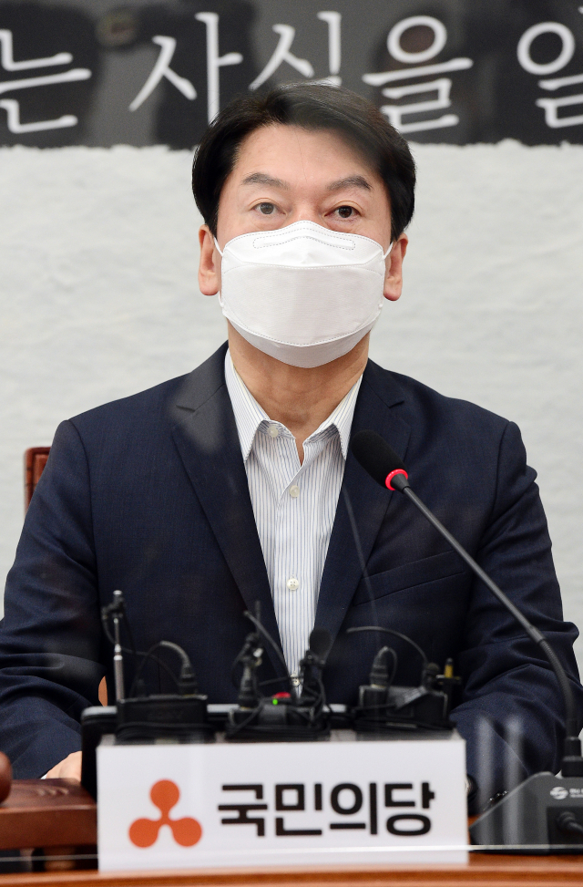 안철수 국민의당 대표가 6일 국회에서 열린 최고위원회의에서 발언하고 있다./권욱 기자