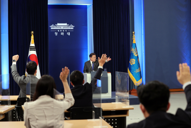 文대통령 '지난 4년 동안 아쉬웠던 것은 부동산 문제'