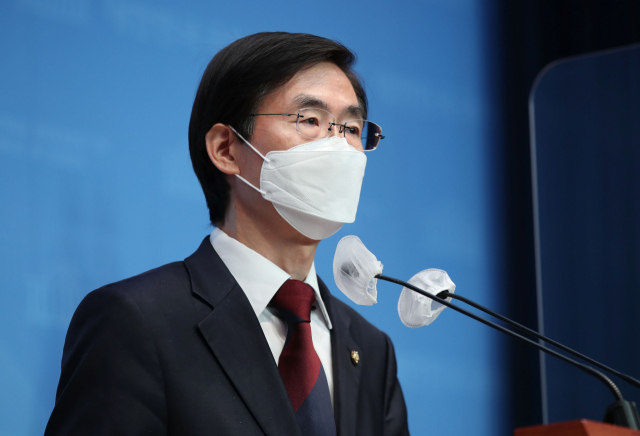 조경태 국민의힘 의원이 11일 서울 여의도 국회 소통관에서 당대표 출마 기자회견을 하고 있다./권욱 기자