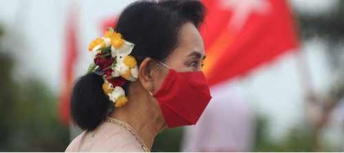 아웅산 수치 미얀마 국가고문 /이라와디 사이트 캡처.
