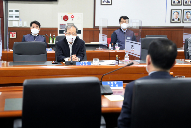 국가철도공단 김한영(사진 맞은 편) 이사장이 SR과 철도발전협력회의를 갖고 있다. 사진제공=국가철도공단