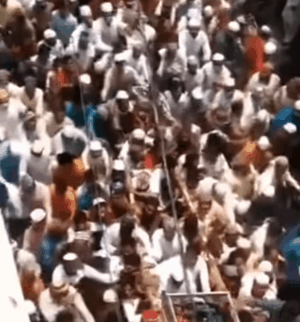 [영상]일 확진자만 40만명 인도…이슬람 성직자 장례식에 '노마스크' 수만명 몰려