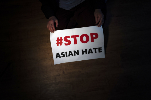 ‘아시아인 혐오를 멈춰달라’는 피켓/AP연합뉴스