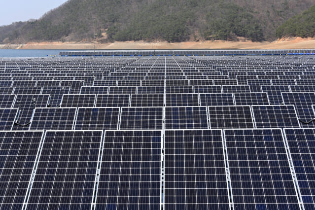 90억 들인 충주댐 태양광발전, 전기 팔아 1년에 겨우 2.7억 벌어