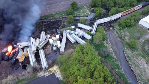 미국 아이오와주에서 비료와 질산암모늄을 실은 화물열차가 철로를 이탈하는 사고가 발생했다. /로이터연합뉴스