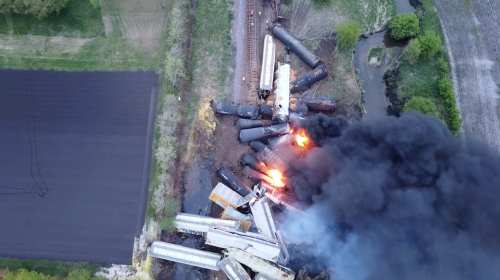 미국 아이오와주에서 비료와 질산암모늄을 실은 화물열차가 철로를 이탈하는 사고가 발생했다. /로이터연합뉴스