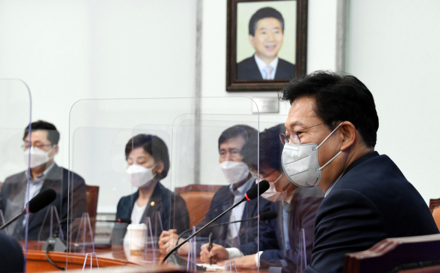 송영길 더불어민주당 대표가 20일 국회 당대표 회의실에서 열린 3선 의원 간담회에서 발언하고 있다. /권욱 기자