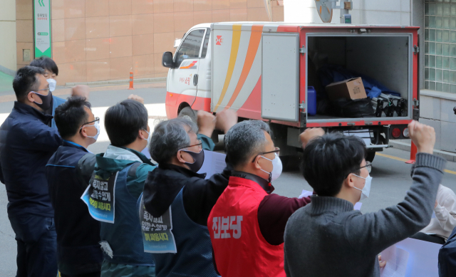 ''택배 갈등' 아파트에 폭발물 설치'경찰에 허위신고 한 20대 검거