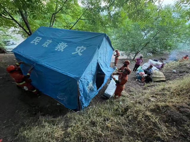 지난 21일 윈난성 다리(大理)의 양비(??) 이(彛)족 자치현에서 발생한 지진 현장의 모습./Xinhua·연합뉴스