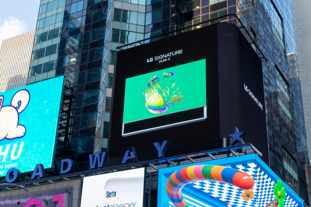 LG전자가 23일(현지 시간) 미국 뉴욕 맨해튼 타임스스퀘어에 설치한 3D 아트./사진 제공=LG전자