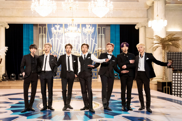그룹 방탄소년단(BTS) 멤버들이 미국 CBS ‘스티븐 콜베어 쇼’에 출연한 모습. /사진 제공=빅히트뮤직