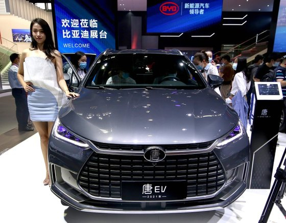 지난해 9월에 열린 중국 베이징 모터쇼에 비야디의 전기차가 전시돼 있다. /UPI연합뉴스