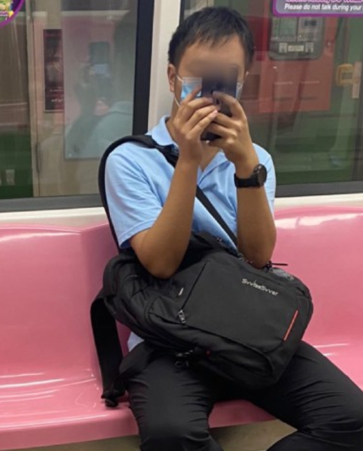 [영상]지하철서 몰카 찍다가…'유리창'에 덜미잡힌 싱가포르男