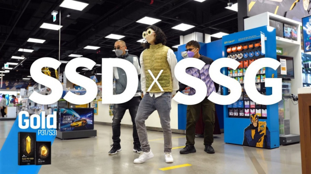 SK하이닉스가 1일 공개한 ‘브랜드 SSD’ 홍보 영상 중 한 장면. 루하테니조 멤버들이 일렉트로마트 안에서 비둘기를 흉내내는 춤을 추고 있다. /사진 제공=SK하이닉스
