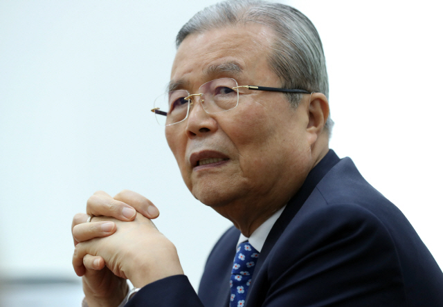 ‘당 대표는 이준석’ 단언한 김종인 “일반 국민 절대적 지지”