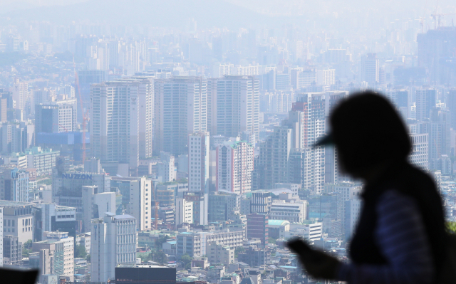 서울 남산에서 바라본 아파트 단지의 모습/연합뉴스