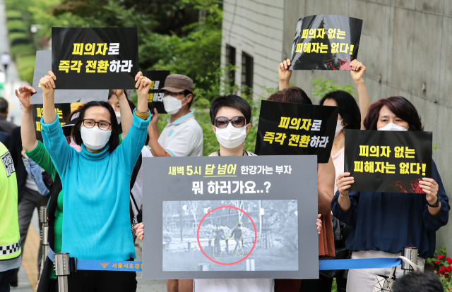 7일 오전 서울 서초구 서초경찰서 앞에서 반포한강사건 진실을 찾는 사람들(반진사) 회원들이 손 씨 사건에 대한 전면 재조사와 동석자 A씨에 대한 피의자 전환을 주장하는 기자회견을 하고 있다. /연합뉴스