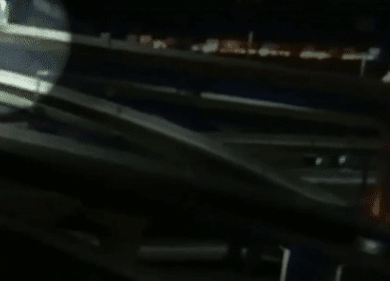 [영상]美서 가드레일 들이받고 21m 높이서 추락…차량 운전자 무사