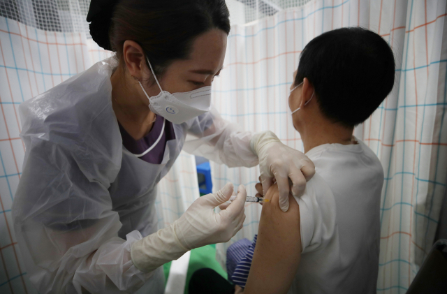 상반기 백신 접종 목표 '청신호'…3분기 접종 상황이 11월 집단면역 관건
