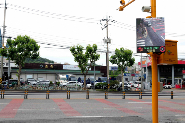 서울 구로구 오정초등학교 교차로에 설치된 ‘스마트 교차로 알림이’ 전경. /사진 제공=구로구