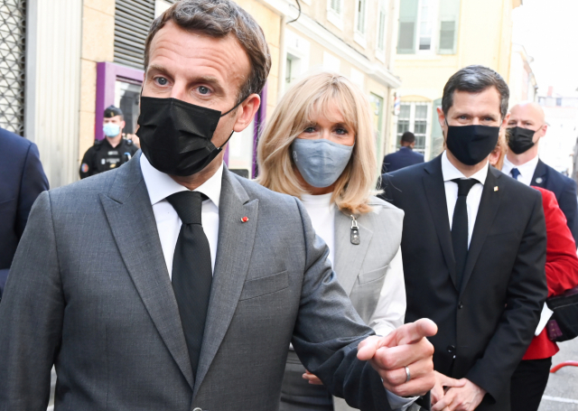 에마뉘엘 마크롱(왼쪽) 프랑스 대통령./로이터연합뉴스